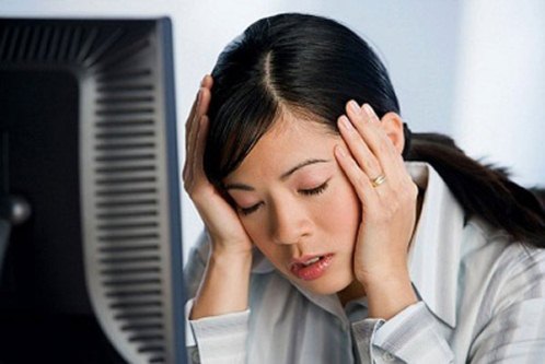 Không nên ngồi làm việc quá lâu trên máy tính